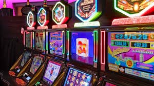 Pengguna bermain dan mengakses berbagai permainan olahraga dan casino di aplikasi